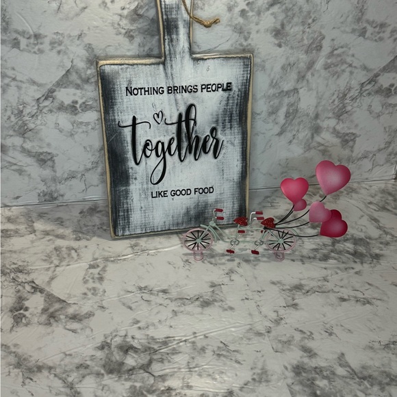 Decorative rustic cutting board. - Picture 2 of 5